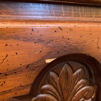 LOT 27 L: Beautiful American Drew Lighted Hutch / China Cabinet