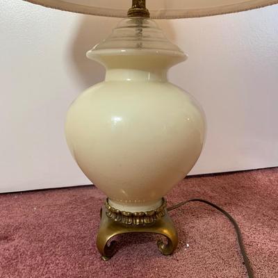 LOT 29 O: Brass Base Hand Painted Glass Ginger Jar Body Table Lamp