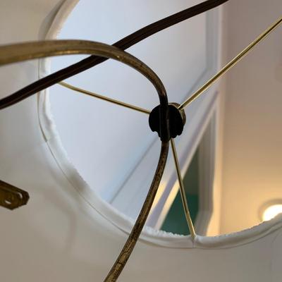 LOT 29 O: Brass Base Hand Painted Glass Ginger Jar Body Table Lamp