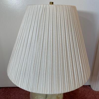 LOT 29 O: Brass Base Hand Painted Glass Ginger Jar Body Table Lamp