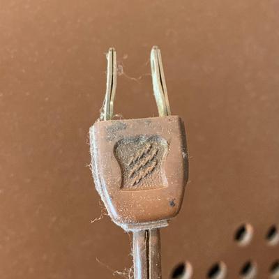 LOT 34 H: Vintage Magnavox Micromatic Record Player Stereo Console Cabinet