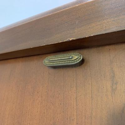 LOT 34 H: Vintage Magnavox Micromatic Record Player Stereo Console Cabinet