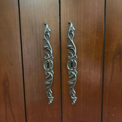 LOT 34 H: Vintage Magnavox Micromatic Record Player Stereo Console Cabinet