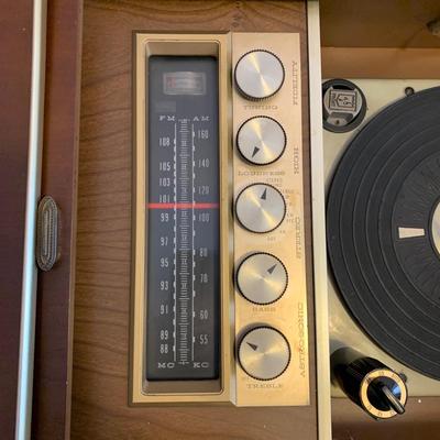 LOT 34 H: Vintage Magnavox Micromatic Record Player Stereo Console Cabinet