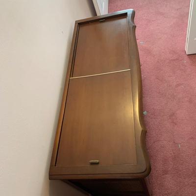 LOT 34 H: Vintage Magnavox Micromatic Record Player Stereo Console Cabinet