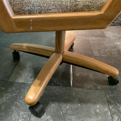 LOT 36 K: Kitchen Table w/ Leaf & 4 Rolling Swivel Chairs