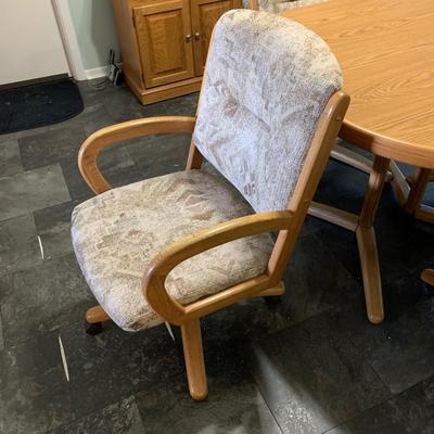 LOT 36 K: Kitchen Table w/ Leaf & 4 Rolling Swivel Chairs