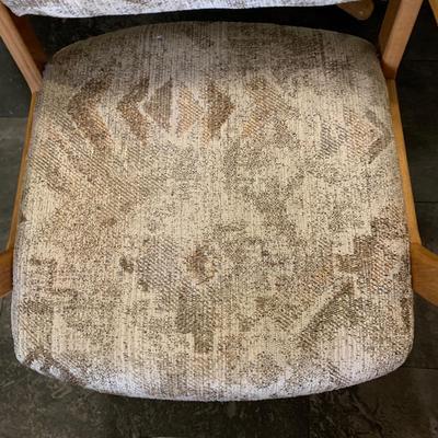 LOT 36 K: Kitchen Table w/ Leaf & 4 Rolling Swivel Chairs