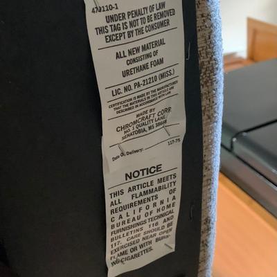 LOT 36 K: Kitchen Table w/ Leaf & 4 Rolling Swivel Chairs