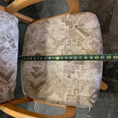 LOT 36 K: Kitchen Table w/ Leaf & 4 Rolling Swivel Chairs