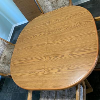 LOT 36 K: Kitchen Table w/ Leaf & 4 Rolling Swivel Chairs