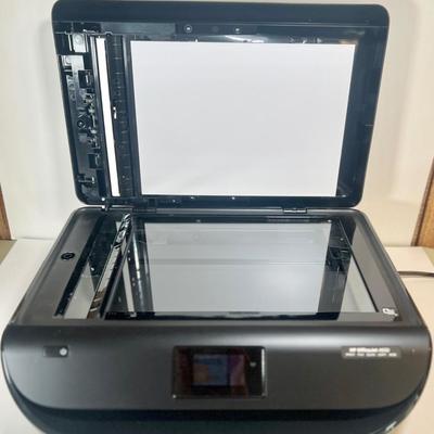 LOT 41L: 2015 HP OfficeJet 4650 with NIP HP Instant Ink & Aurora AU845XA Paper & Credit Card Shredder