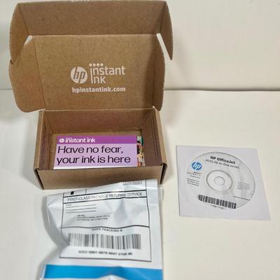 LOT 41L: 2015 HP OfficeJet 4650 with NIP HP Instant Ink & Aurora AU845XA Paper & Credit Card Shredder