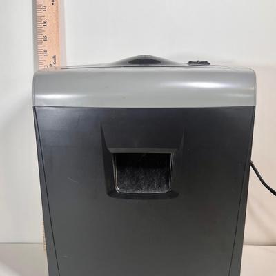 LOT 41L: 2015 HP OfficeJet 4650 with NIP HP Instant Ink & Aurora AU845XA Paper & Credit Card Shredder