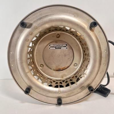 LOT 63K: Vintage Meriden Homelectrics Waffle Maker