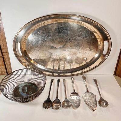 LOT 78L: WMA Rogers, Paul Revere Reproduction Oneida Silversmith Silver Plated Dining Set, Serving Trays, Bowls, Butter Dish, Basket,...