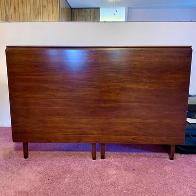 LOT 161 L: Gorgeous Henkel-Harris Trifold Gate Leg Drop Leaf Virginia Galleries Table