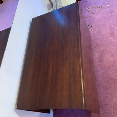 LOT 161 L: Gorgeous Henkel-Harris Trifold Gate Leg Drop Leaf Virginia Galleries Table