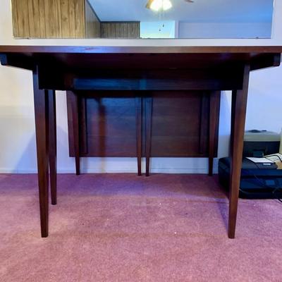 LOT 161 L: Gorgeous Henkel-Harris Trifold Gate Leg Drop Leaf Virginia Galleries Table