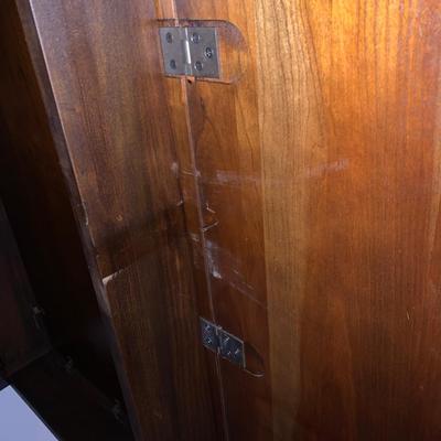 LOT 161 L: Gorgeous Henkel-Harris Trifold Gate Leg Drop Leaf Virginia Galleries Table