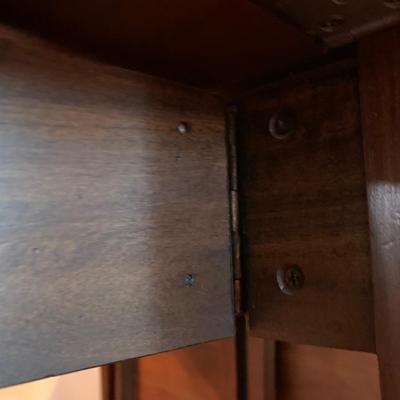 LOT 161 L: Gorgeous Henkel-Harris Trifold Gate Leg Drop Leaf Virginia Galleries Table