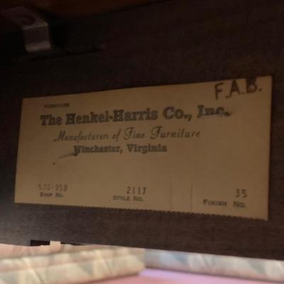 LOT 161 L: Gorgeous Henkel-Harris Trifold Gate Leg Drop Leaf Virginia Galleries Table