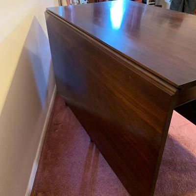 LOT 161 L: Gorgeous Henkel-Harris Trifold Gate Leg Drop Leaf Virginia Galleries Table