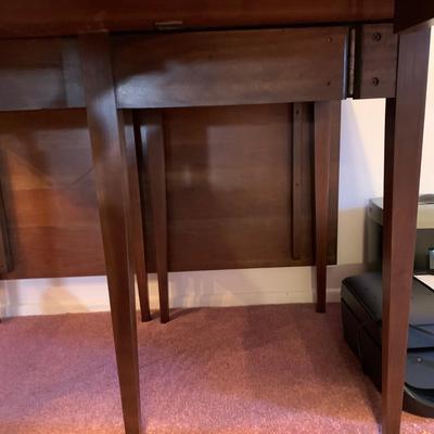 LOT 161 L: Gorgeous Henkel-Harris Trifold Gate Leg Drop Leaf Virginia Galleries Table