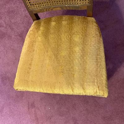 LOT 162 L: Unique American Drew Dining Room Table w/ 2 Leaves, 6 Gold Velveteen & Cane Chairs & Table Pads