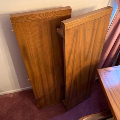 LOT 162 L: Unique American Drew Dining Room Table w/ 2 Leaves, 6 Gold Velveteen & Cane Chairs & Table Pads