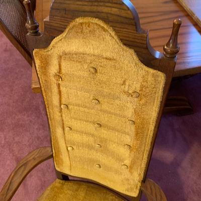 LOT 162 L: Unique American Drew Dining Room Table w/ 2 Leaves, 6 Gold Velveteen & Cane Chairs & Table Pads