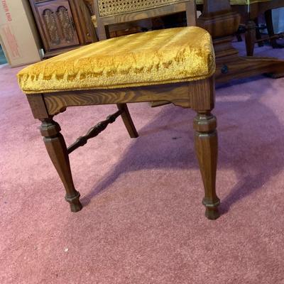 LOT 162 L: Unique American Drew Dining Room Table w/ 2 Leaves, 6 Gold Velveteen & Cane Chairs & Table Pads