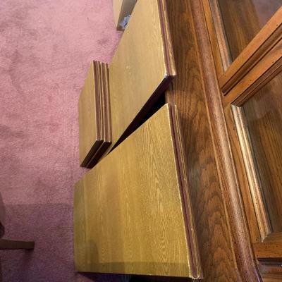 LOT 162 L: Unique American Drew Dining Room Table w/ 2 Leaves, 6 Gold Velveteen & Cane Chairs & Table Pads