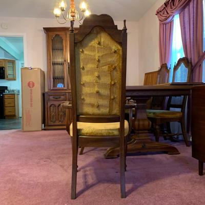 LOT 162 L: Unique American Drew Dining Room Table w/ 2 Leaves, 6 Gold Velveteen & Cane Chairs & Table Pads