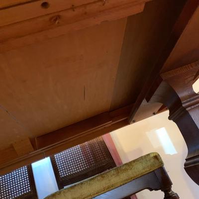 LOT 162 L: Unique American Drew Dining Room Table w/ 2 Leaves, 6 Gold Velveteen & Cane Chairs & Table Pads