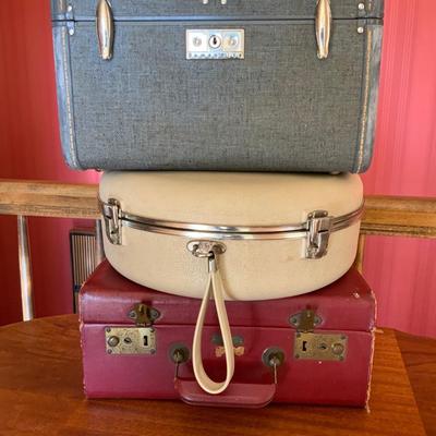 Lot of Vintage Travel Cases and a Jewelry box