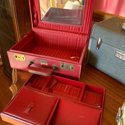 Lot of Vintage Travel Cases and a Jewelry box