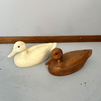 Lot 228 home décor wooden duck decoys