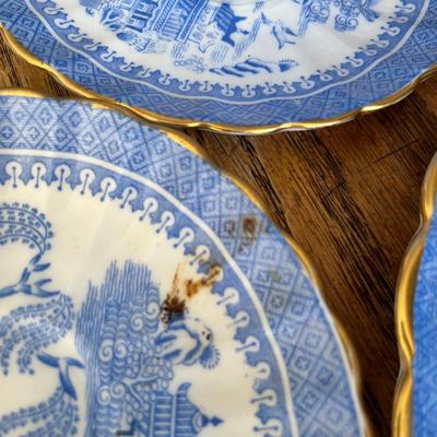 Lot 239 Blue Willow pattern Tuscan China - Made in England