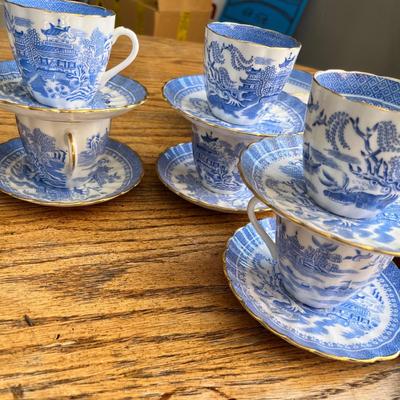 Lot 239 Blue Willow pattern Tuscan China - Made in England