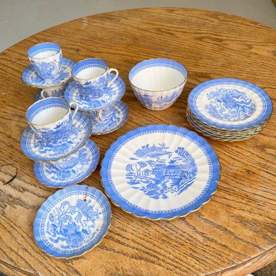 Lot 239 Blue Willow pattern Tuscan China - Made in England