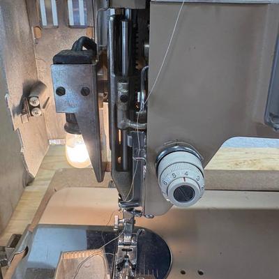 Universal Sewing Machine in Carry Case (SB-ES)