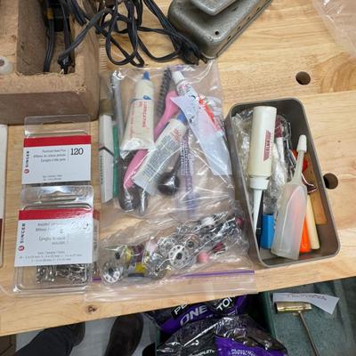 Universal Sewing Machine in Carry Case (SB-ES)