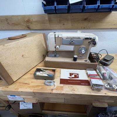 Universal Sewing Machine in Carry Case (SB-ES)