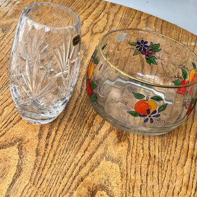 Lot 240 Fruit bowl and Lead crystal vase