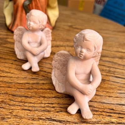 Lot 246 Assorted angel figurines