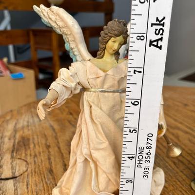 Lot 246 Assorted angel figurines