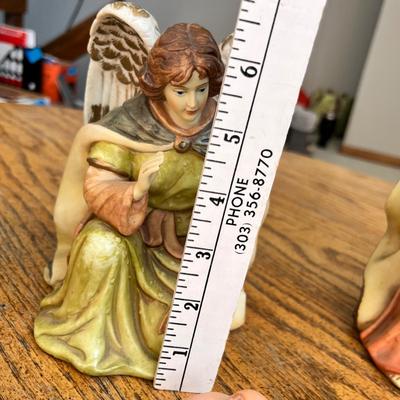 Lot 246 Assorted angel figurines
