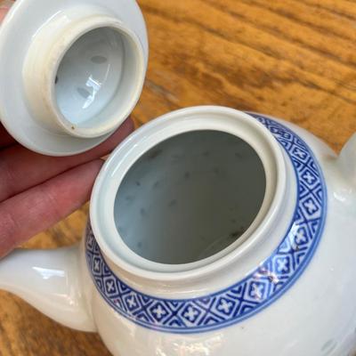 Lot 252 Oriental Rice Blue floral pattern china tea and bowl set