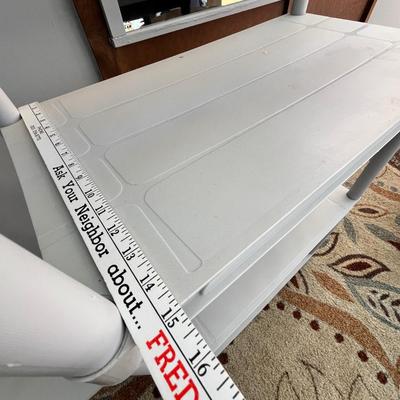 Lot 260 Rubbermaid Shelf